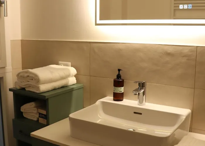 Domus Aurus Family *