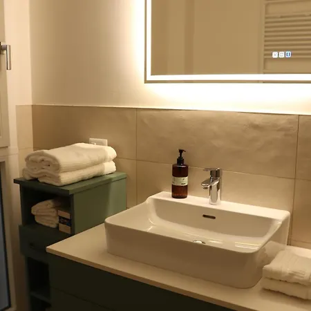 Domus Aurus Family *